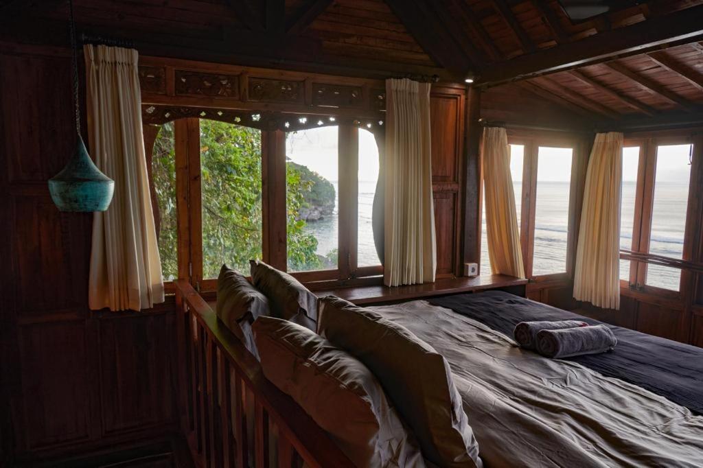 Suitetrails - The Hidden Escapes- Unique Tiny Home on Bingin Beach with Breathtaking Ocean & Sunset Views