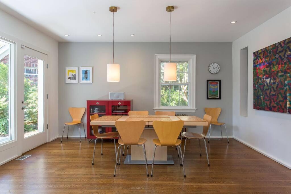 Downtown Mall Architecturally Designed House - Housity