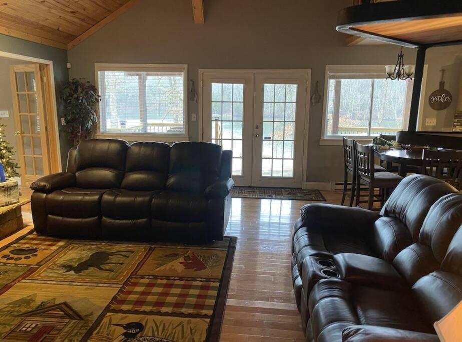 Suitetrails - Lakehouse with Hot Tub close to Ark Encounter