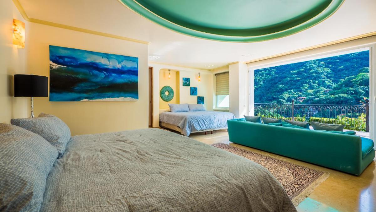 Suitetrails - Luna Suite with two king size beds, with walk out terrace overlooking the beach