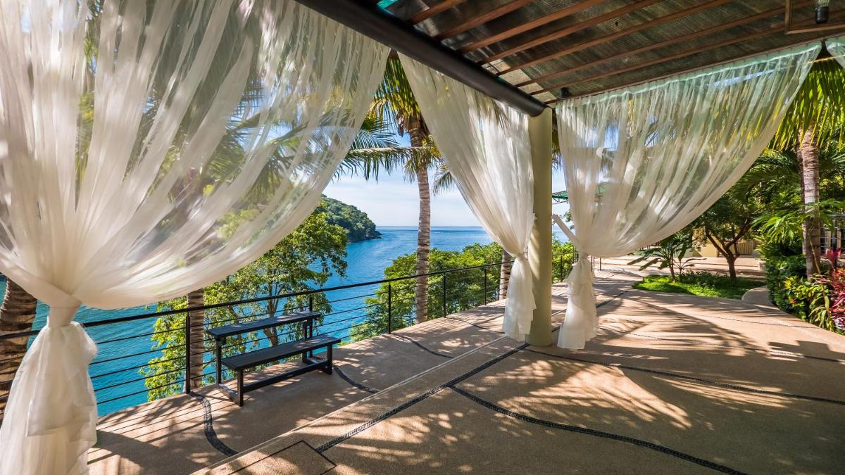 Suitetrails - Luna Suite with two king size beds, with walk out terrace overlooking the beach