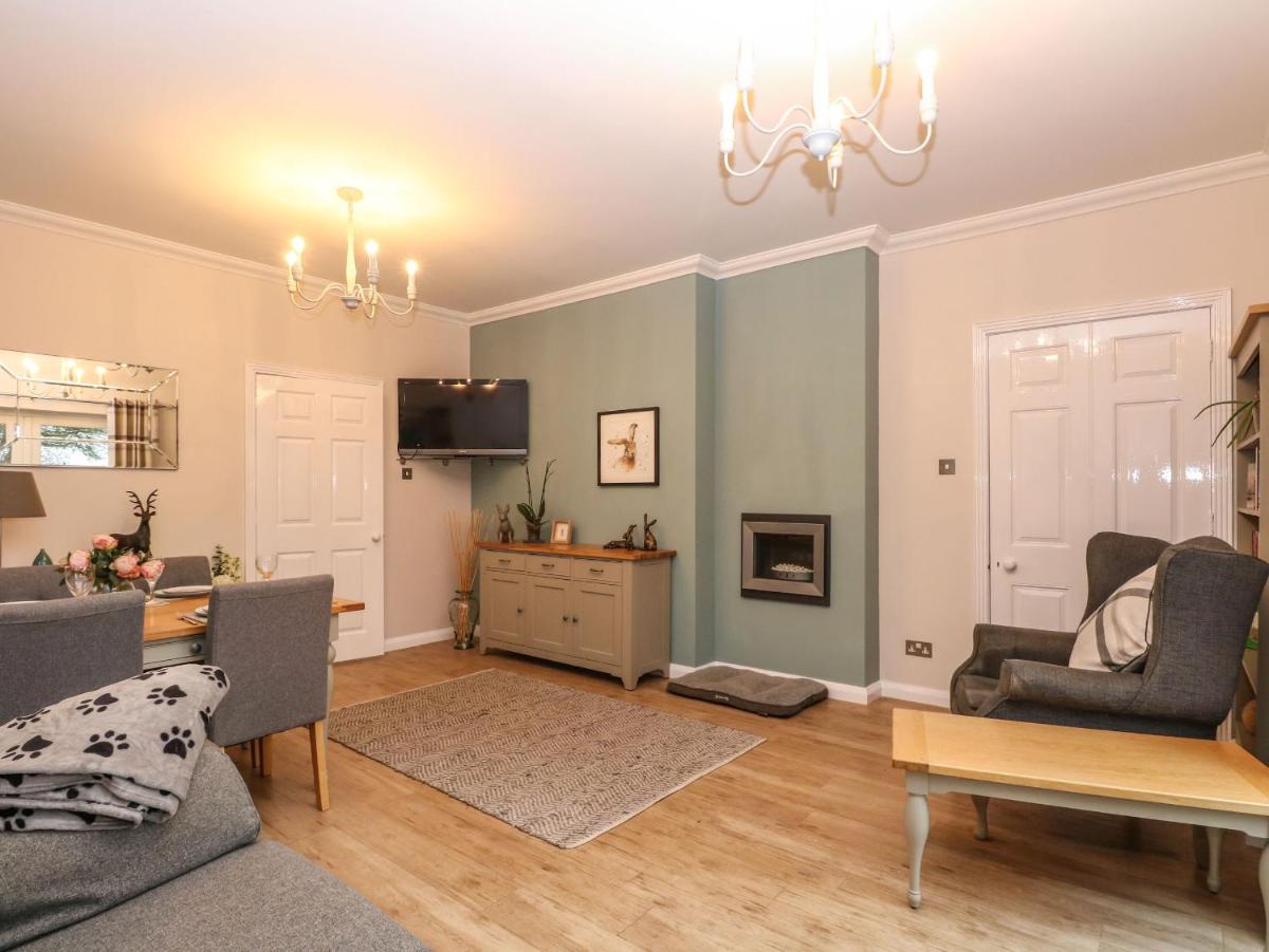 Brundall House - Housity