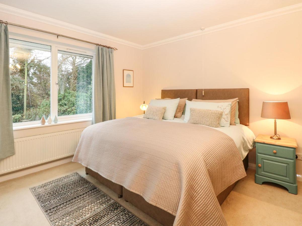 Brundall House - Housity