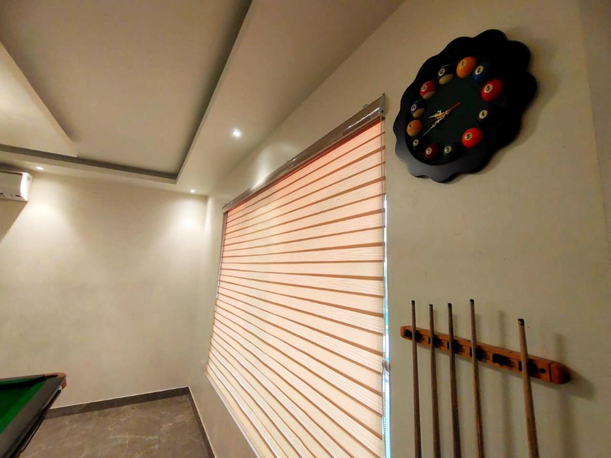 Suitetrails - Shaw Estate-Luxurious Farm Stay, Near Expo Mart-Arora Farm