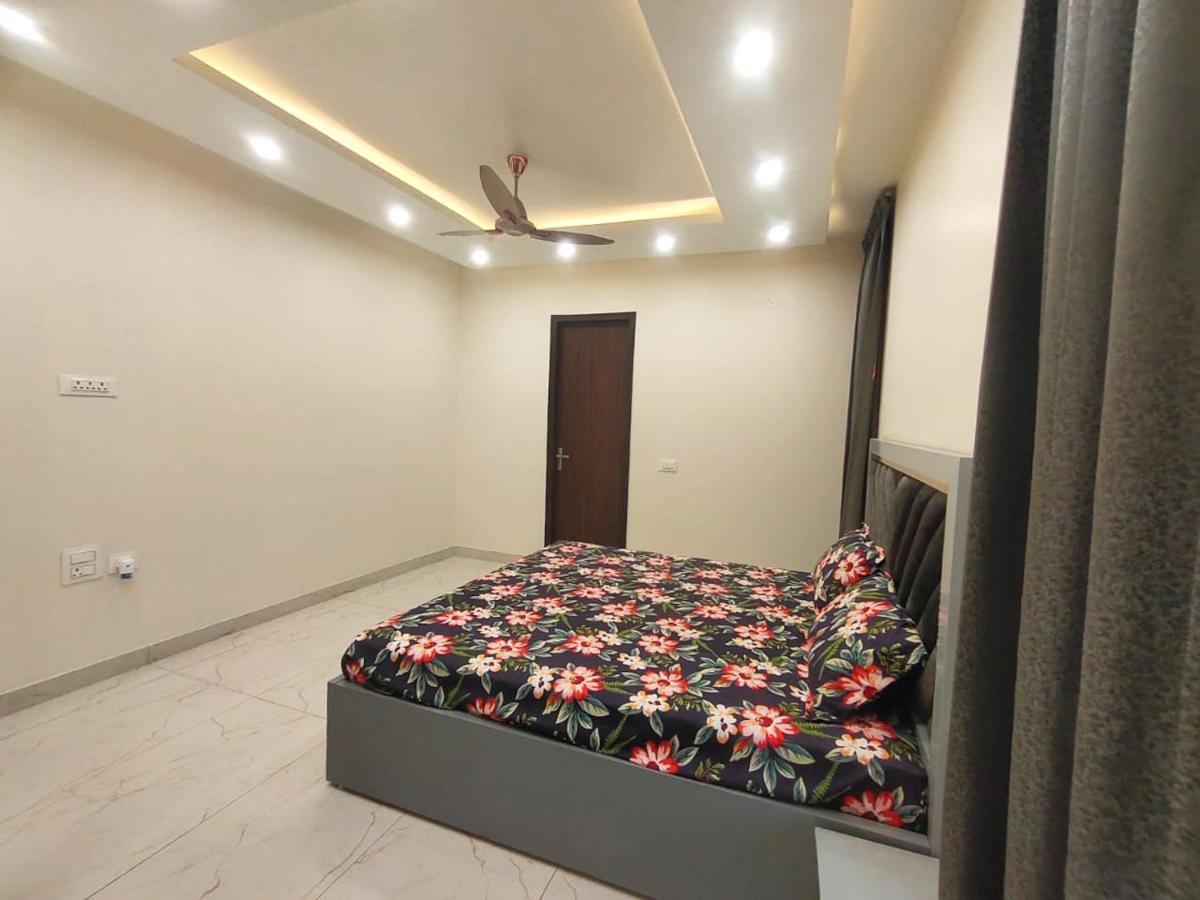 Suitetrails - Shaw Estate-Luxurious Farm Stay, Near Expo Mart-Arora Farm
