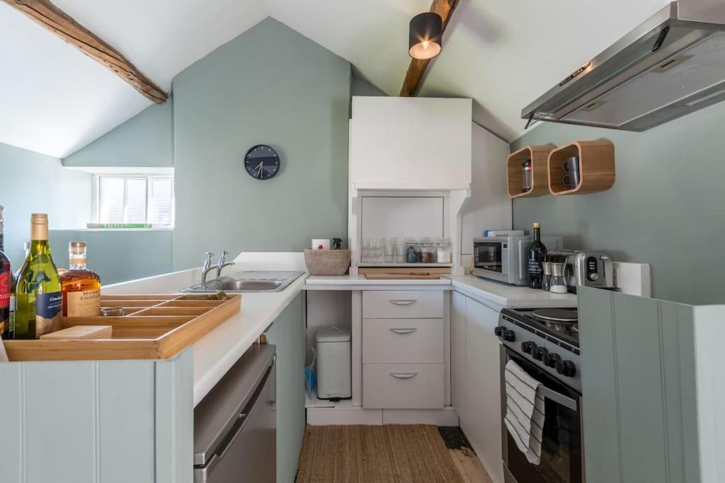 Suitetrails - Talliers Cottage - Characterful & Central