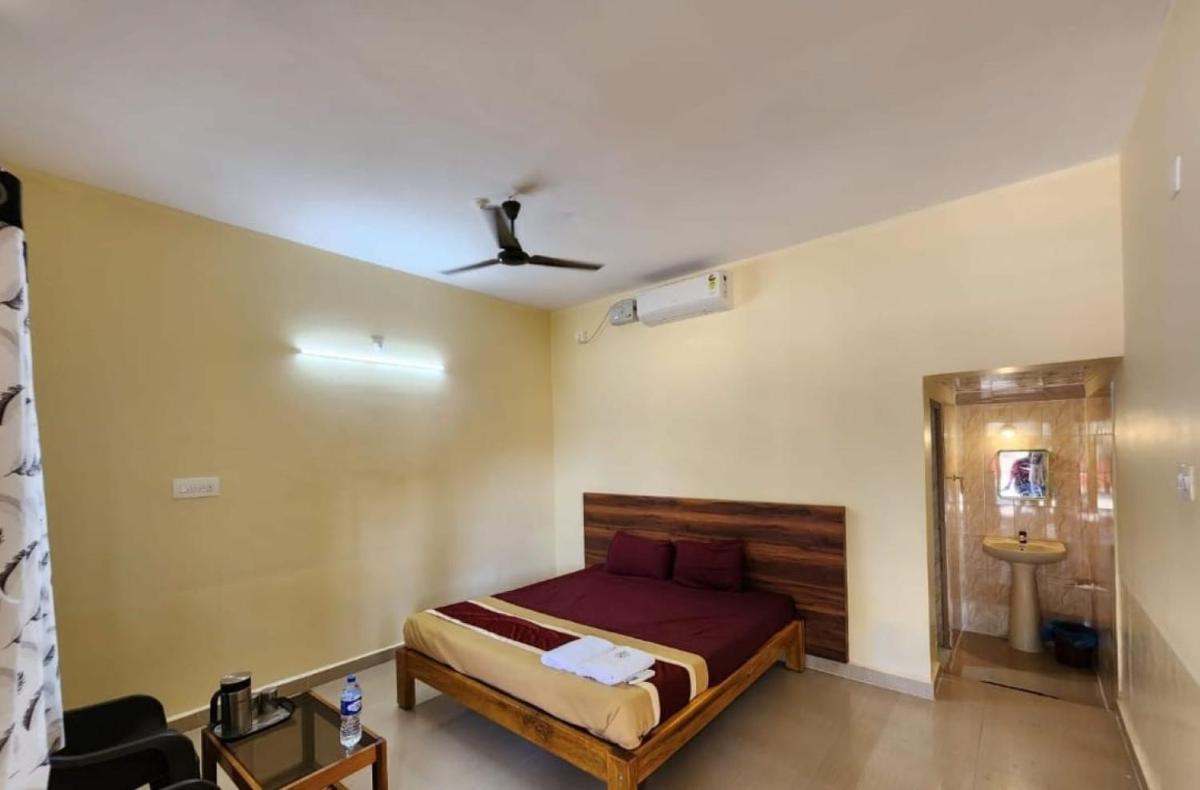 STAYMAKER Murdeshwar Beach House - Housity