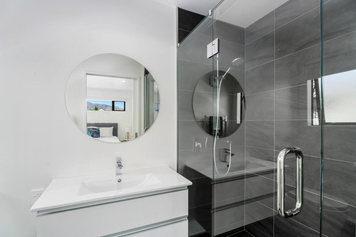 Suitetrails - Northlake Hideaway - Wanaka Holiday Home