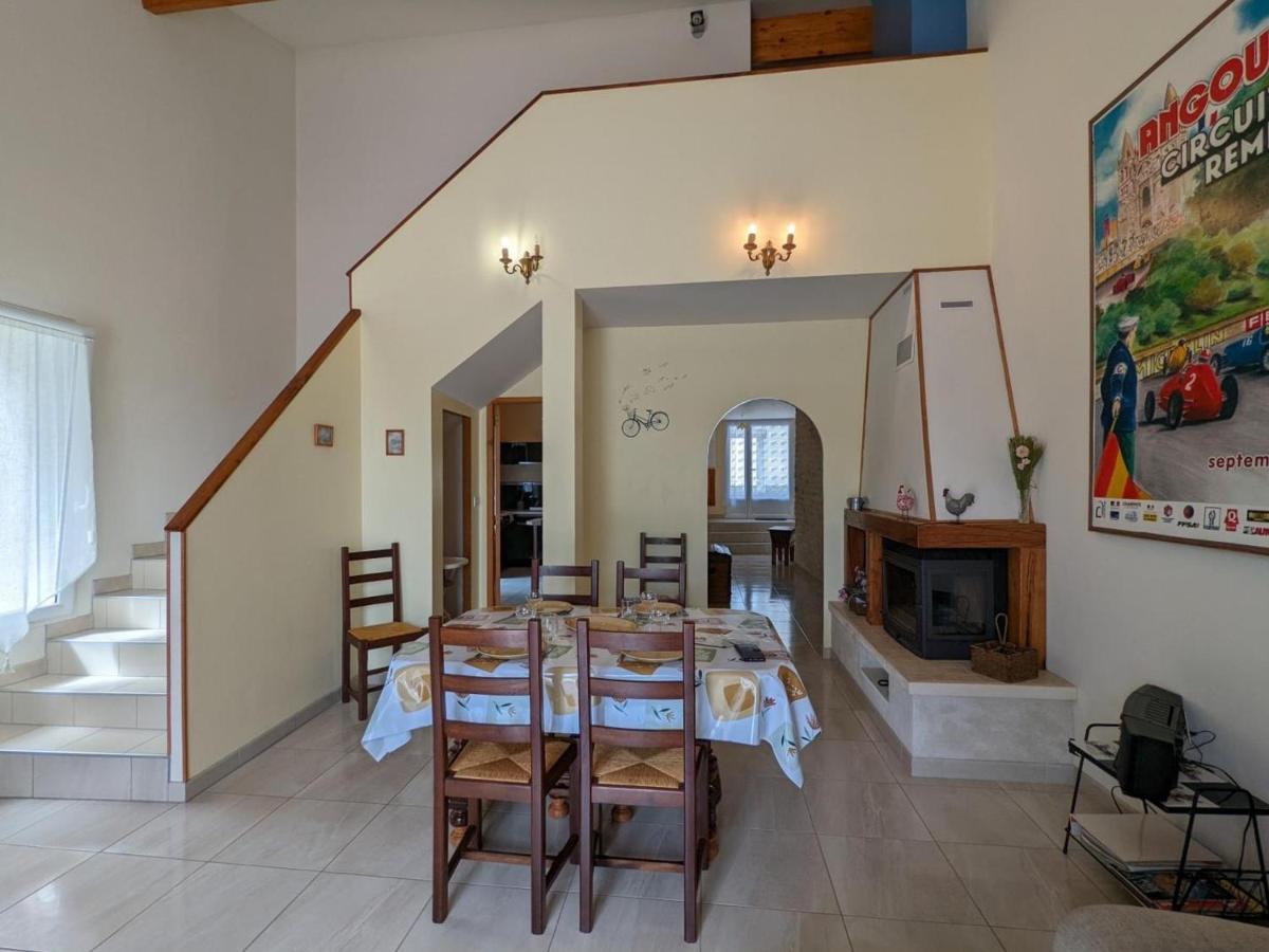 Gîte Montmoreau, 3 pièces, 4 personnes - FR-1-653-224 - Housity