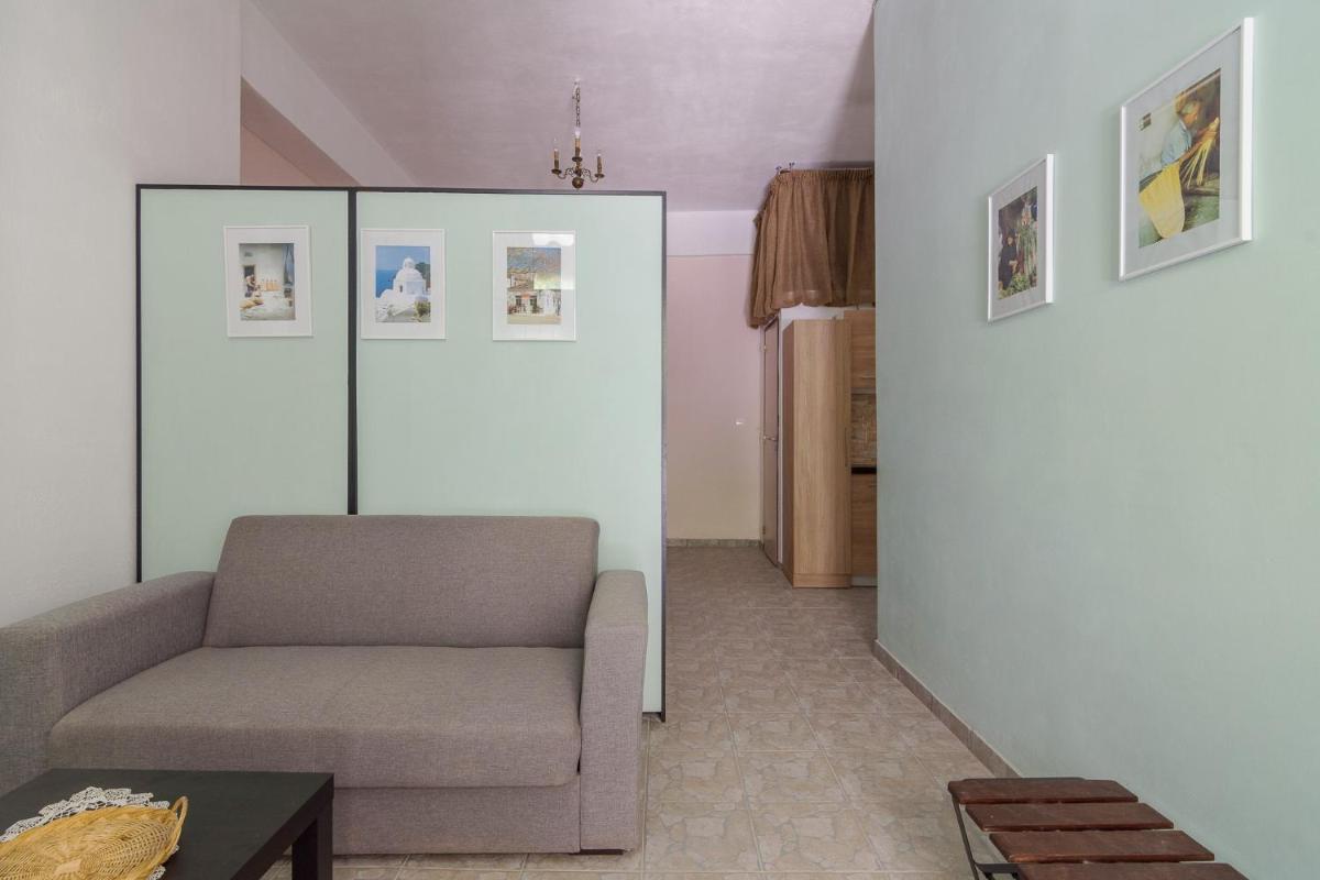 One Comfy Studio in Kallithea - Housity