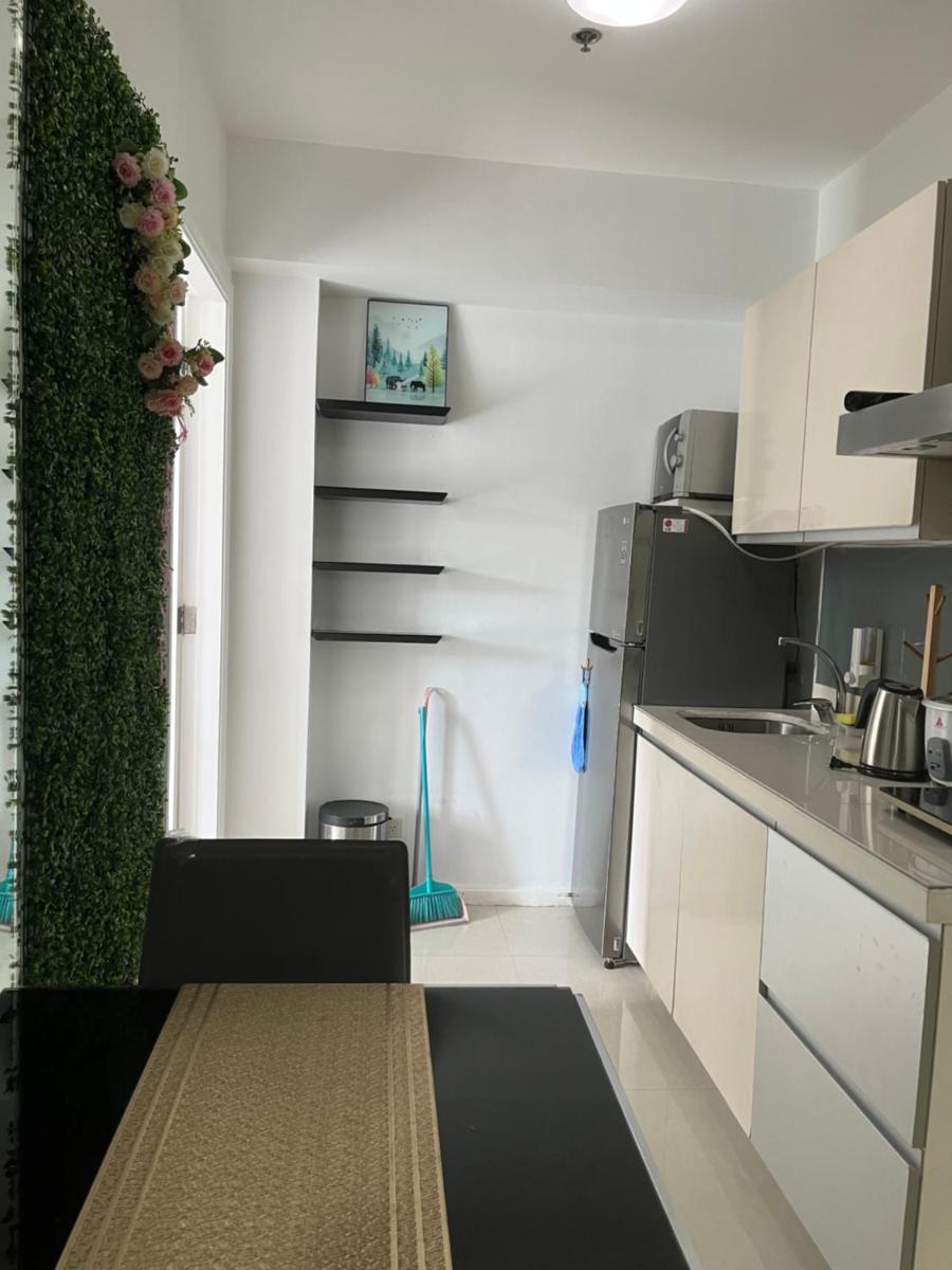 Suitetrails - 2br condo unit Azure Residences by Ms. M