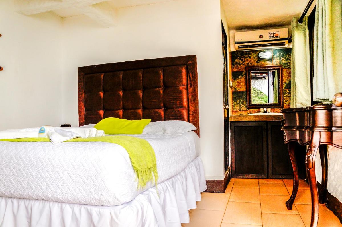 Hotel Mi Paraíso Río Dulce - Housity