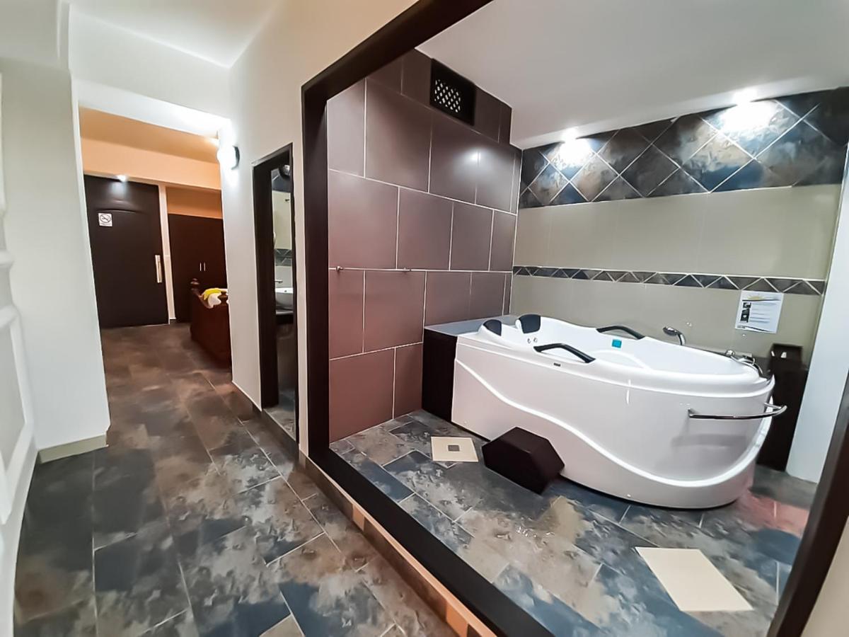 Hotel Mi Paraíso Río Dulce - Housity
