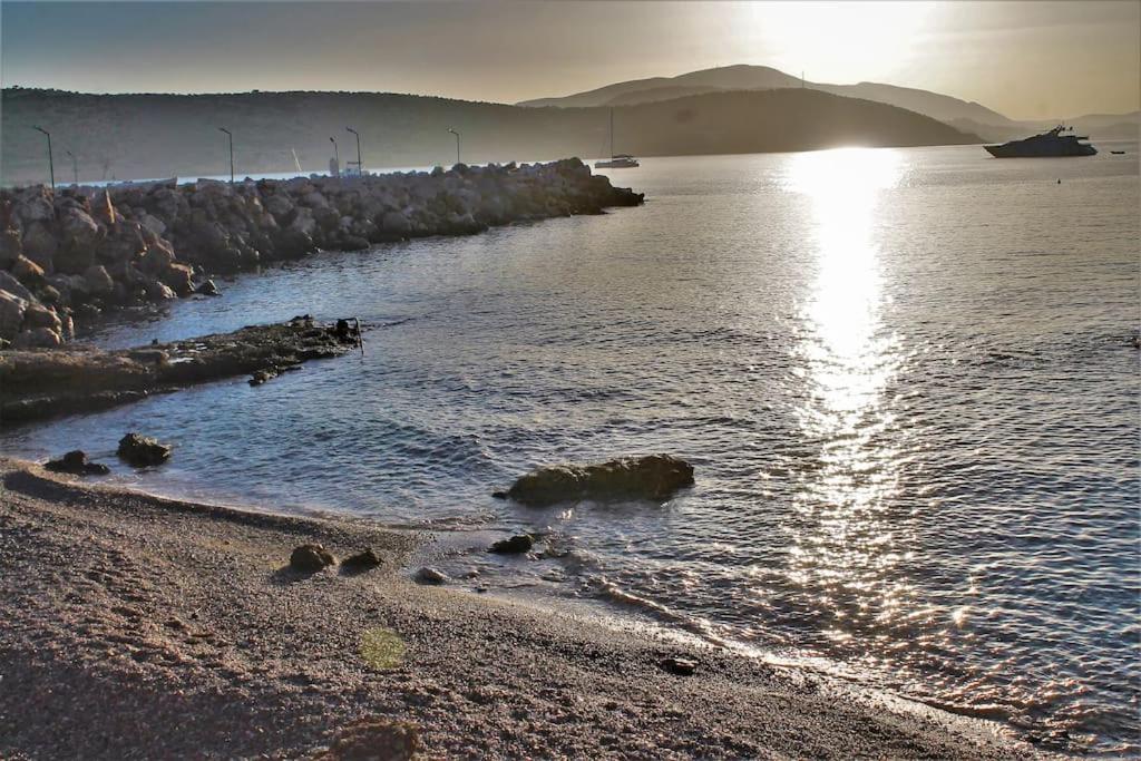 Suitetrails - Athens Riviera coast apartment
