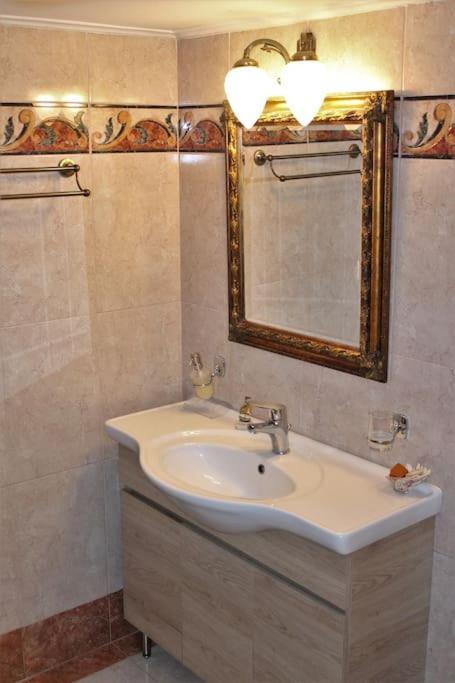 Suitetrails - Athens Riviera coast apartment
