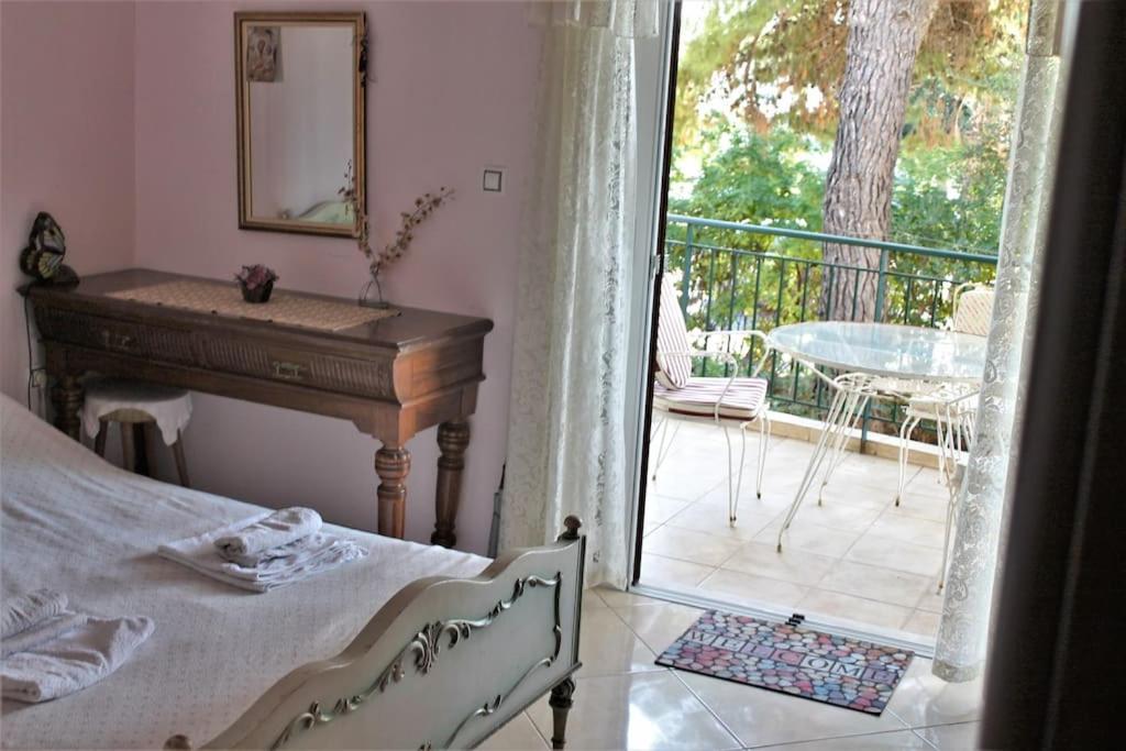 Suitetrails - Athens Riviera coast apartment