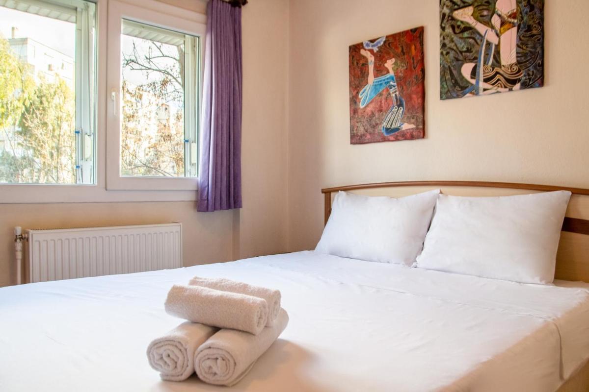 Suitetrails - Colorful Flat with Balcony in Bayrakli
