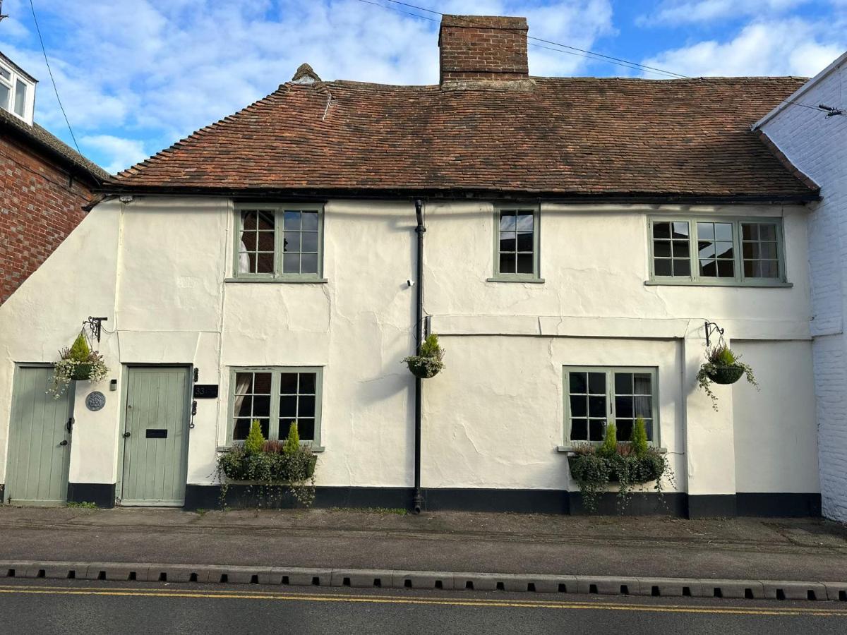 Arms Cottage - Housity