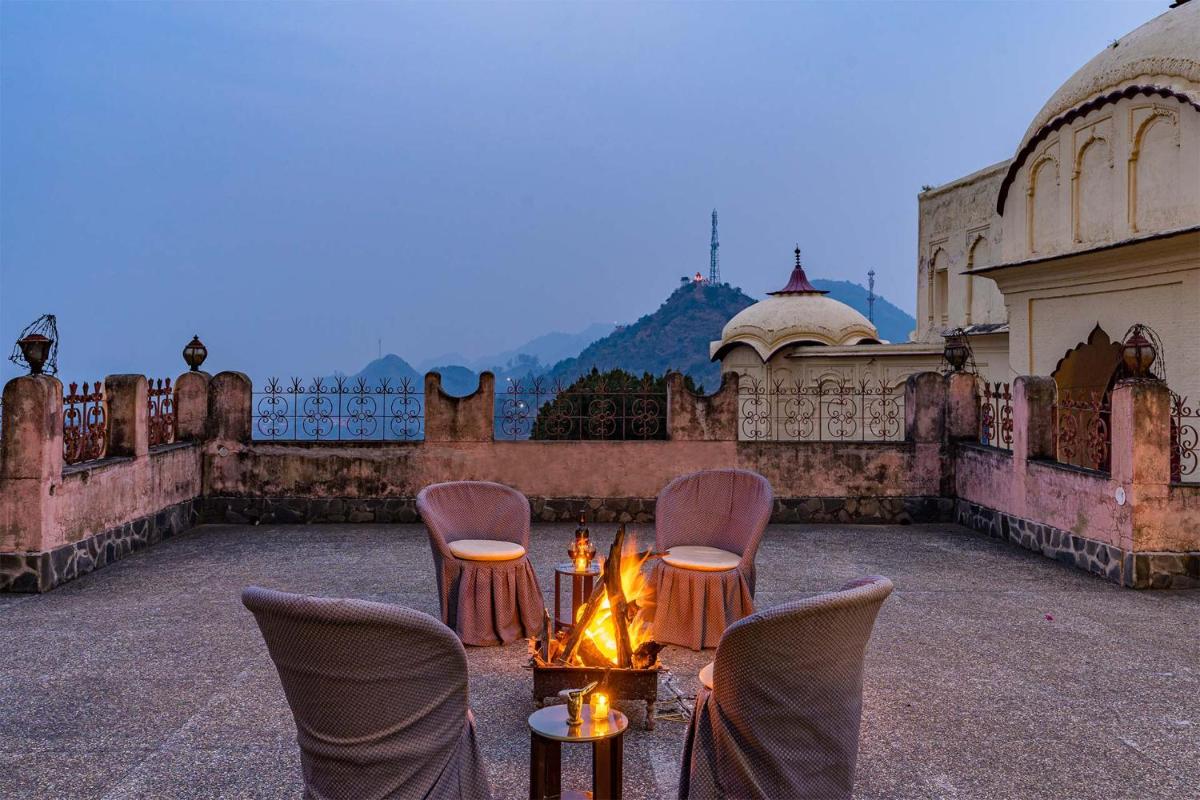 StayVista at Arki Heritage Haveli, stay with the Royal's - Housity