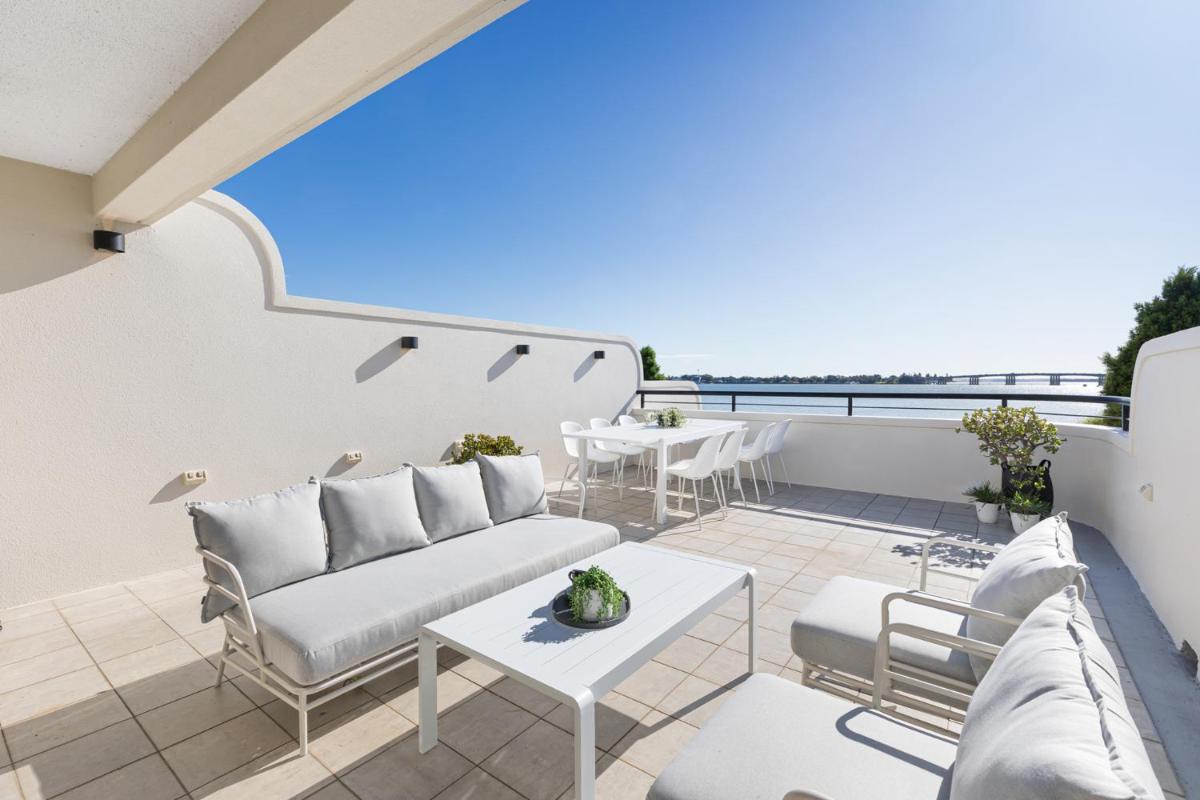 Suitetrails - Panoramic Water View Apartment