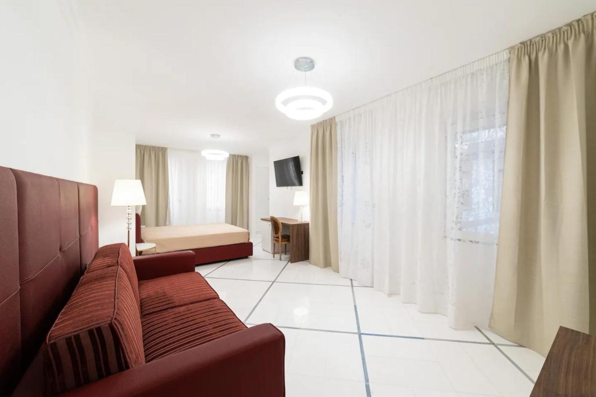 Suitetrails - Apartments Hotel Real Suite Napoli Chiaia Mergellina