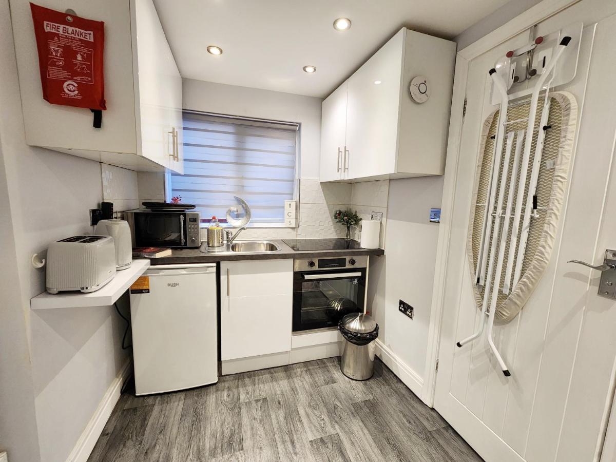 Suitetrails - Studio Apartment The Den Colnbrook