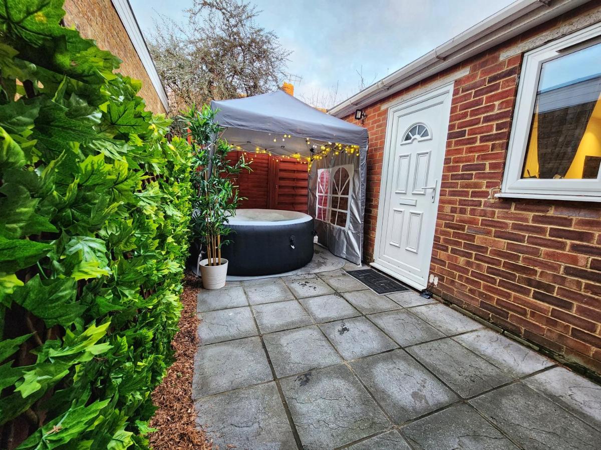 Suitetrails - Studio Apartment The Den Colnbrook