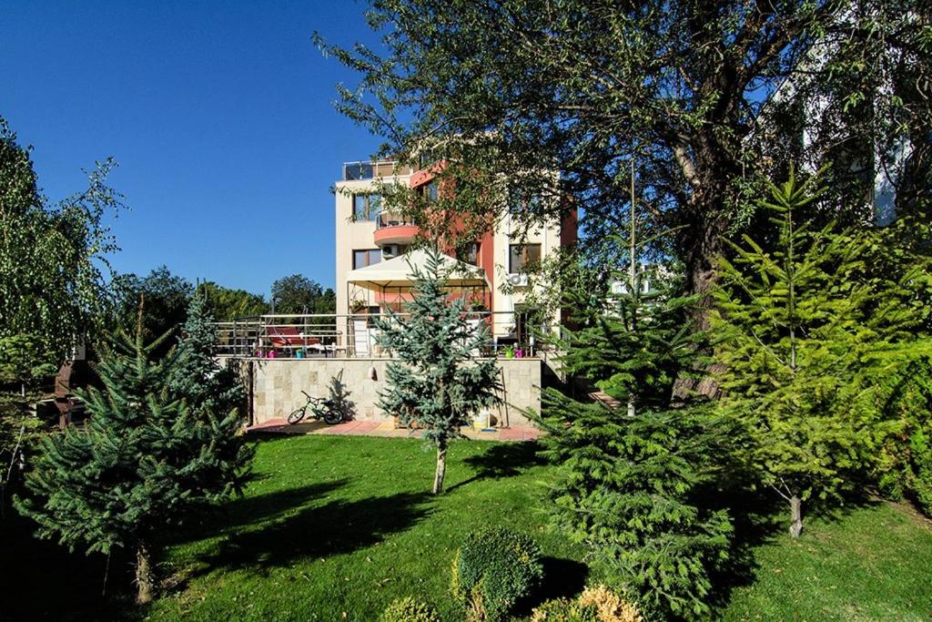 Fantasy Apartments Saint Constantine and Helena Resort - Housity