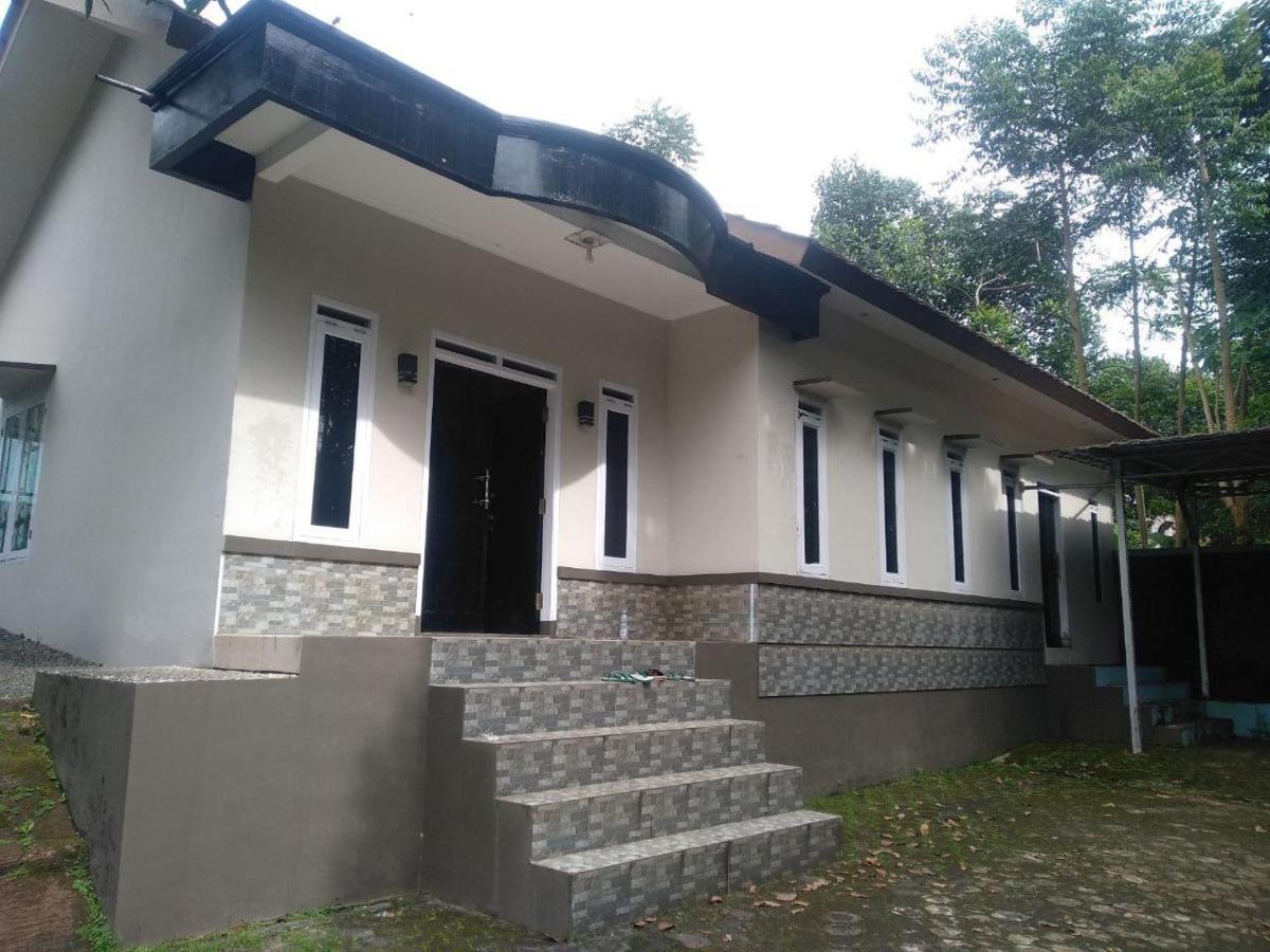 Suitetrails - Villa Tirta Gena