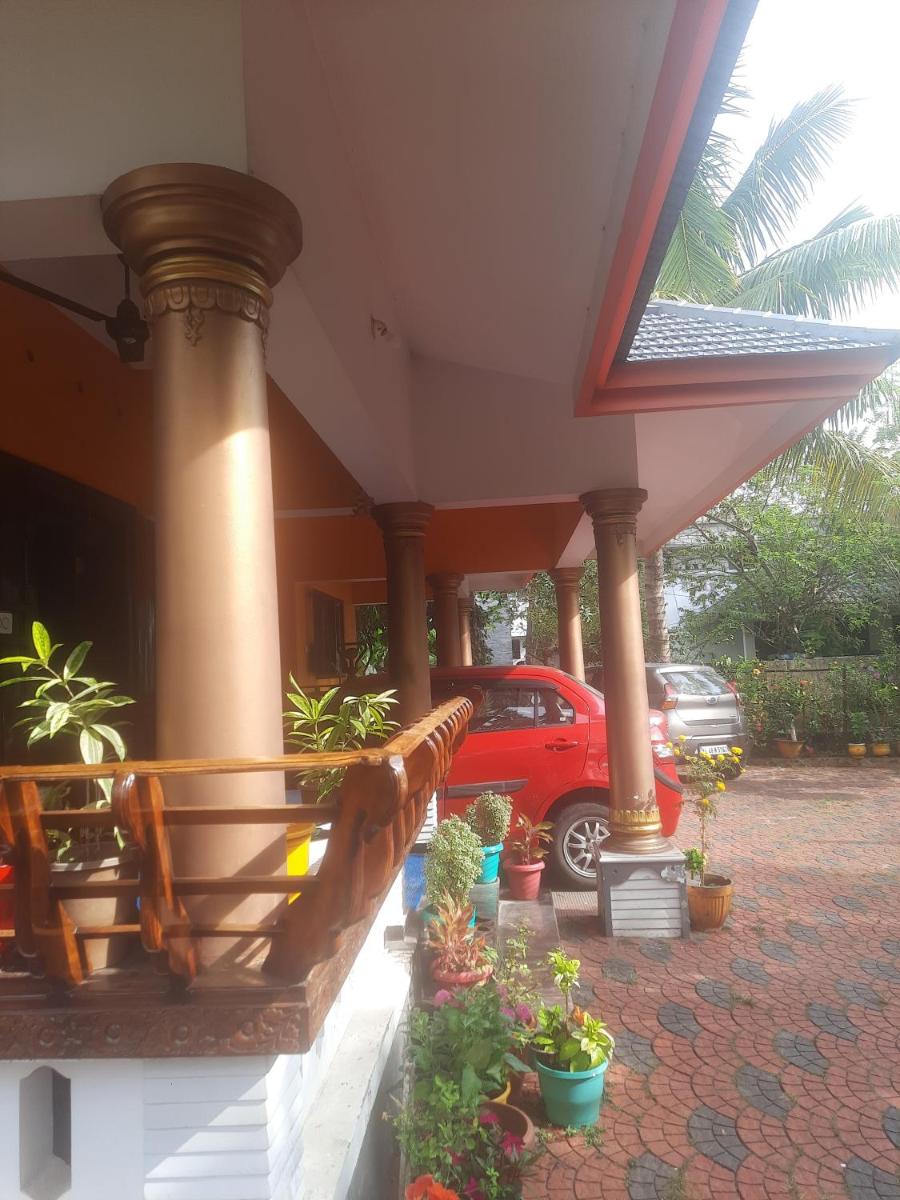 NAVENDU HOMESTAY - Housity