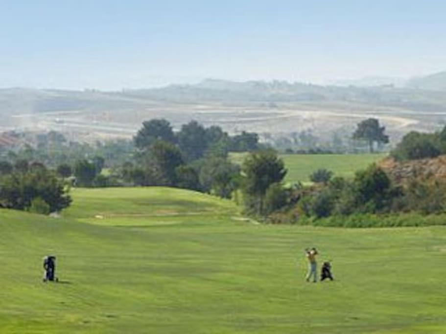 Suitetrails - Frontline View Golf Apartment