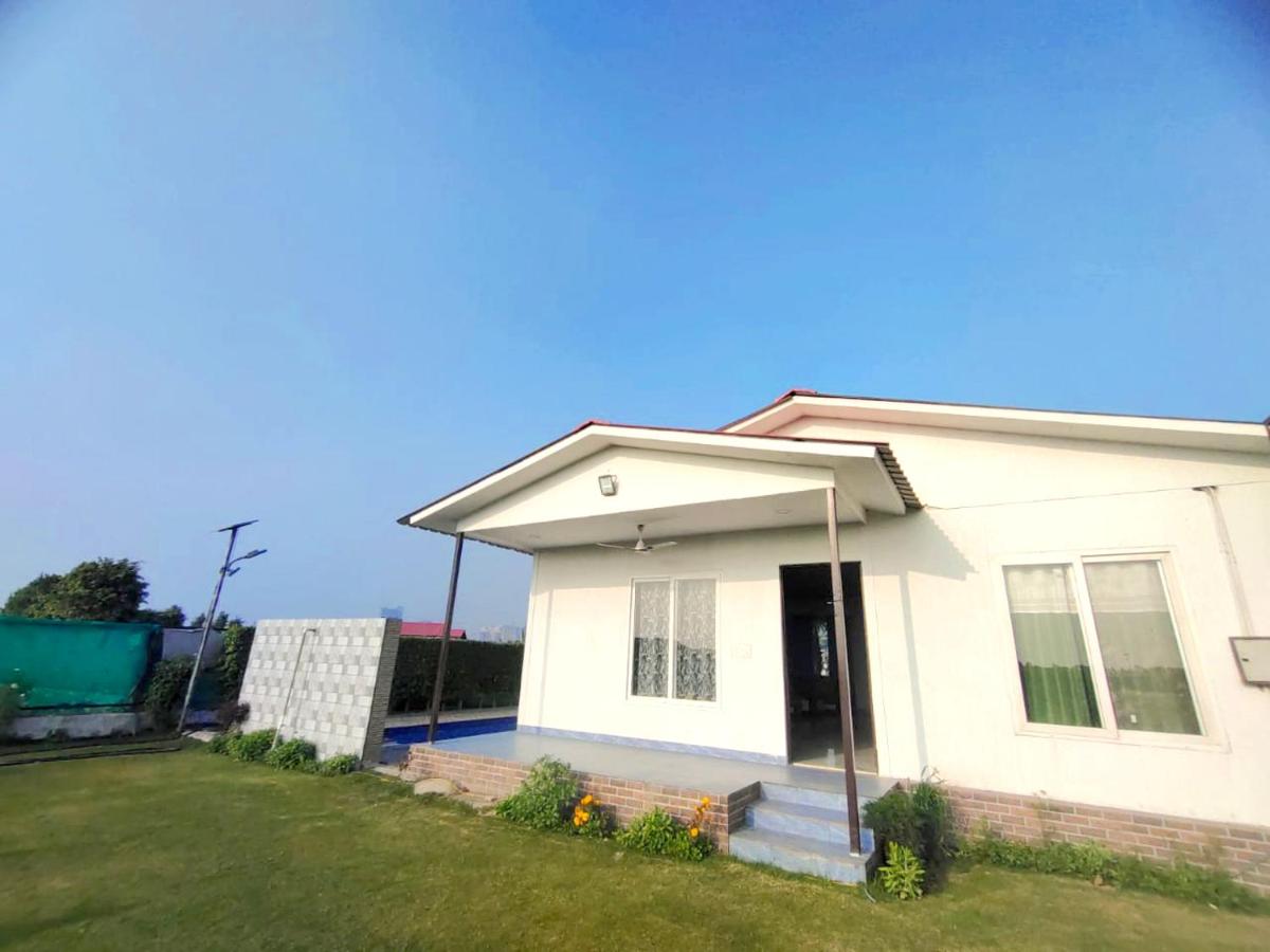 Suitetrails - Shaw Estate- Farm House Near Knowledge Park, Sec-150