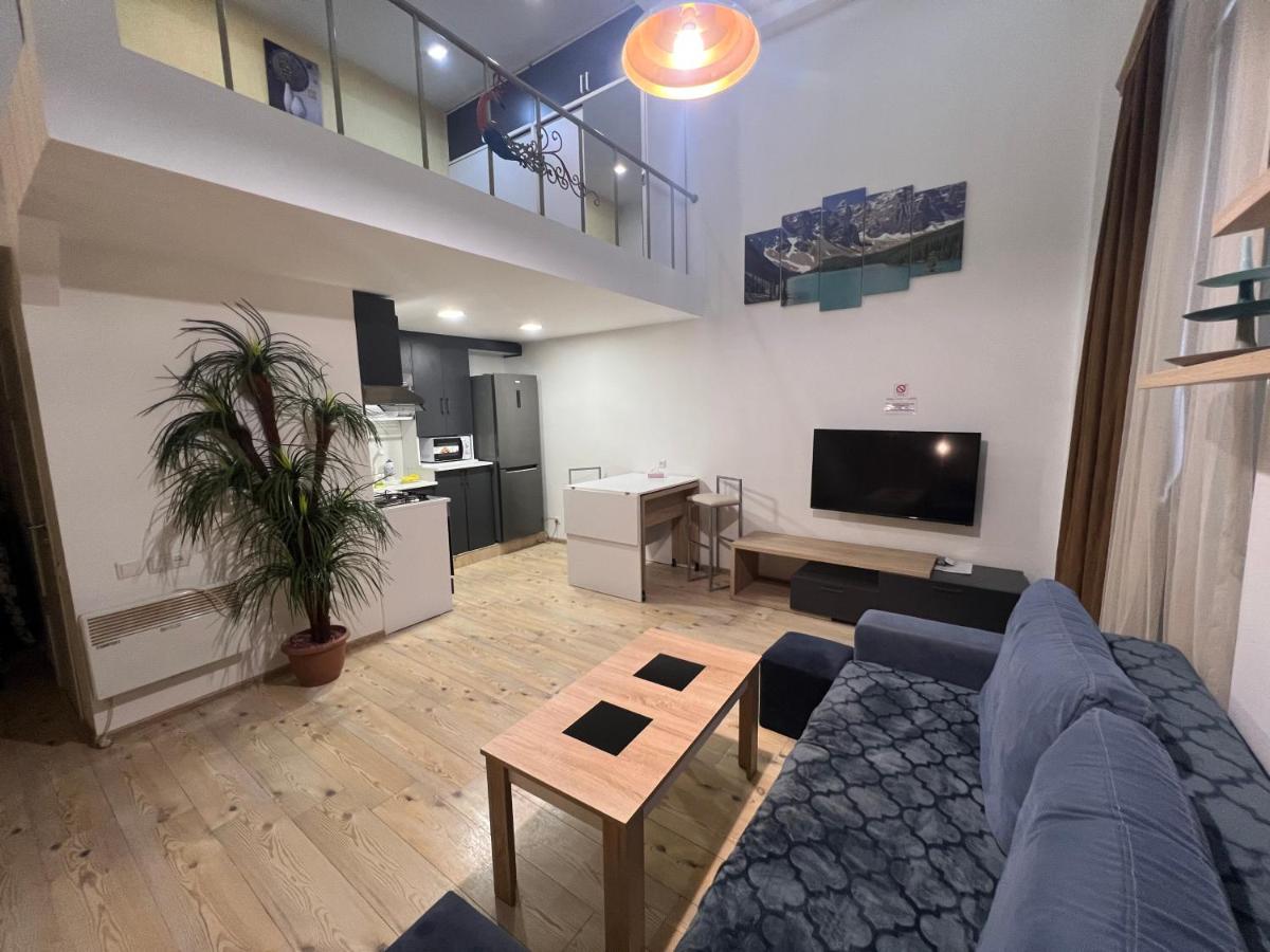 Suitetrails - Dublex Apartment in Yerevan komitas D1