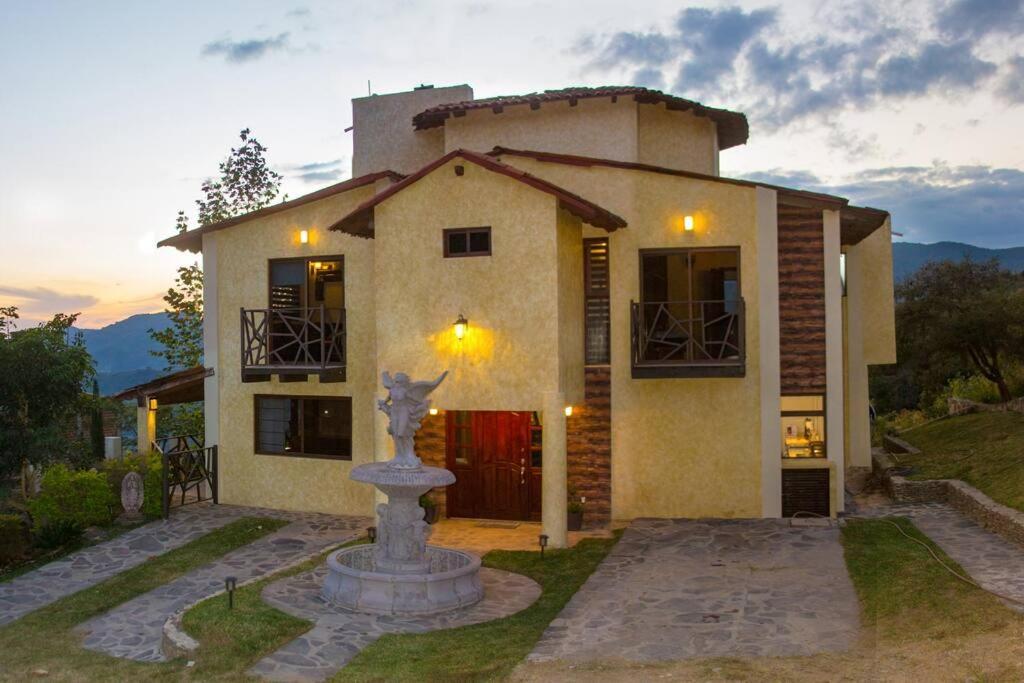 Suitetrails - Cabaña llena de vida y con una vista maravillosa