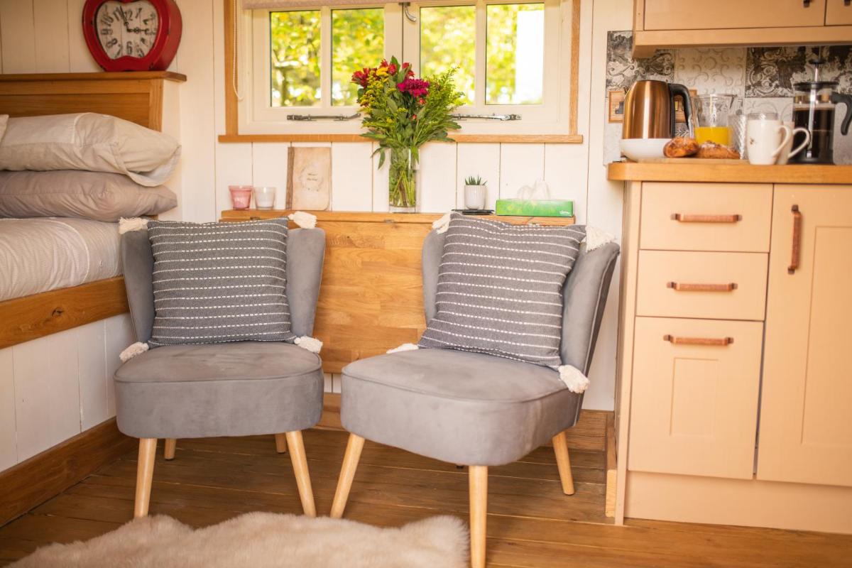 Harrys Hideout - Shepherd's Huts at Harrys Cottages - Housity