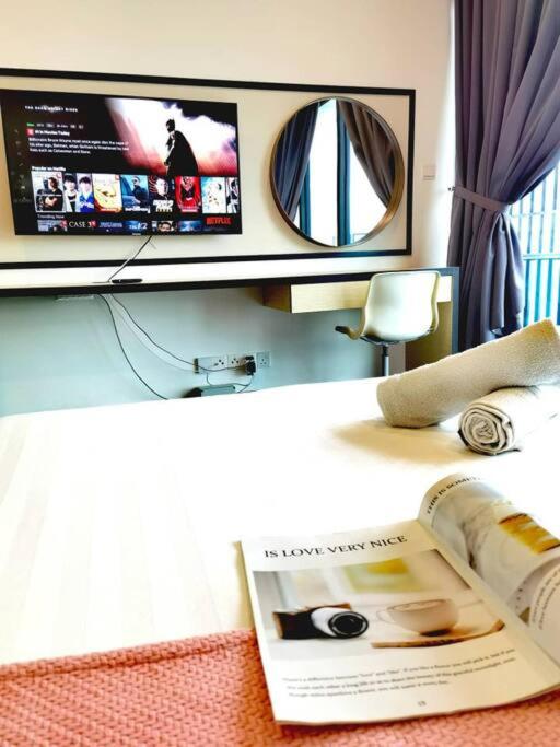 Suitetrails - C2714 AlmasSuites Muji Seaview Netflix By STAY