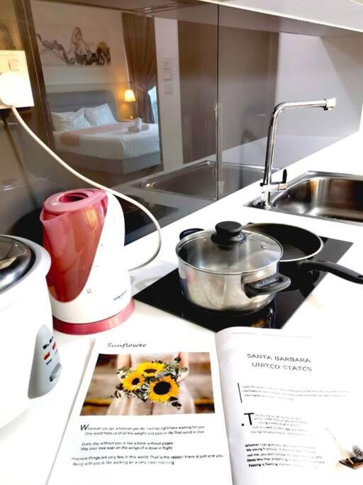 Suitetrails - C2714 AlmasSuites Muji Seaview Netflix By STAY