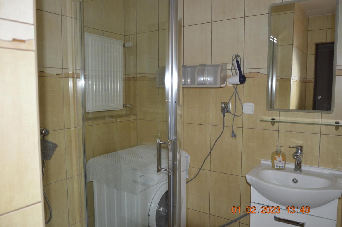 Apartamenty i pokoje u Kryni - Housity