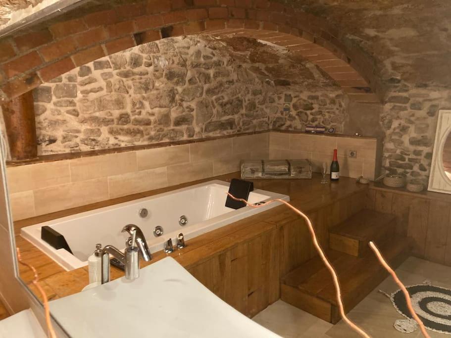 Suíte Sant Sebastià con jacuzzi, sauna y jardín - Housity