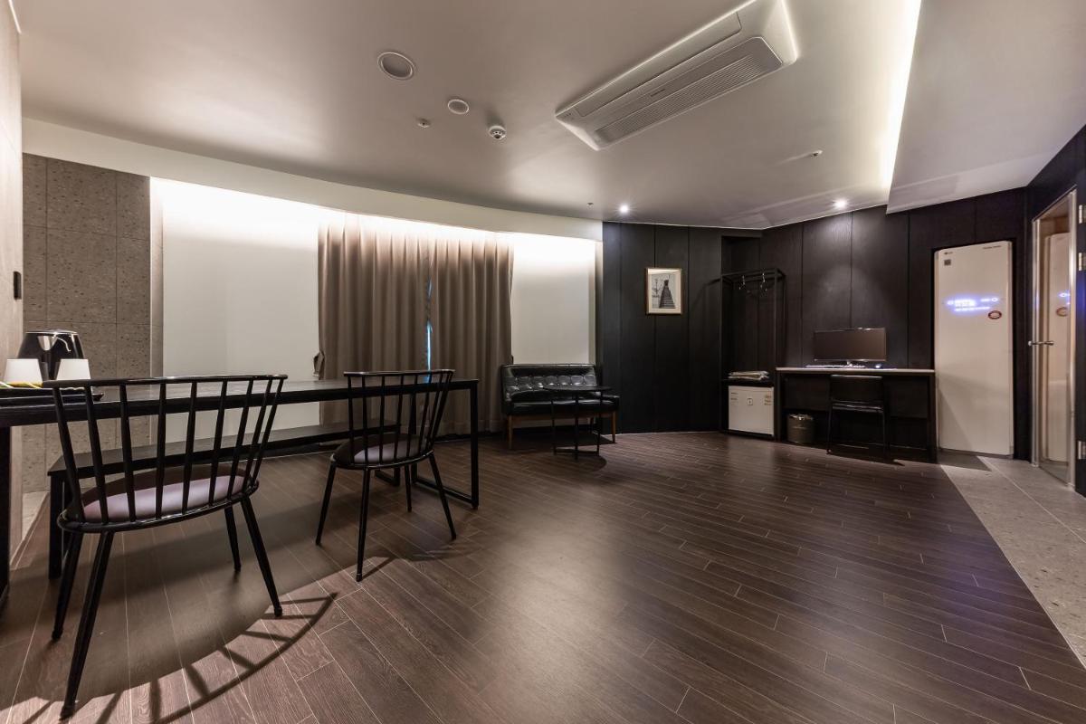 Brown Dot Hotel Seosan - Housity