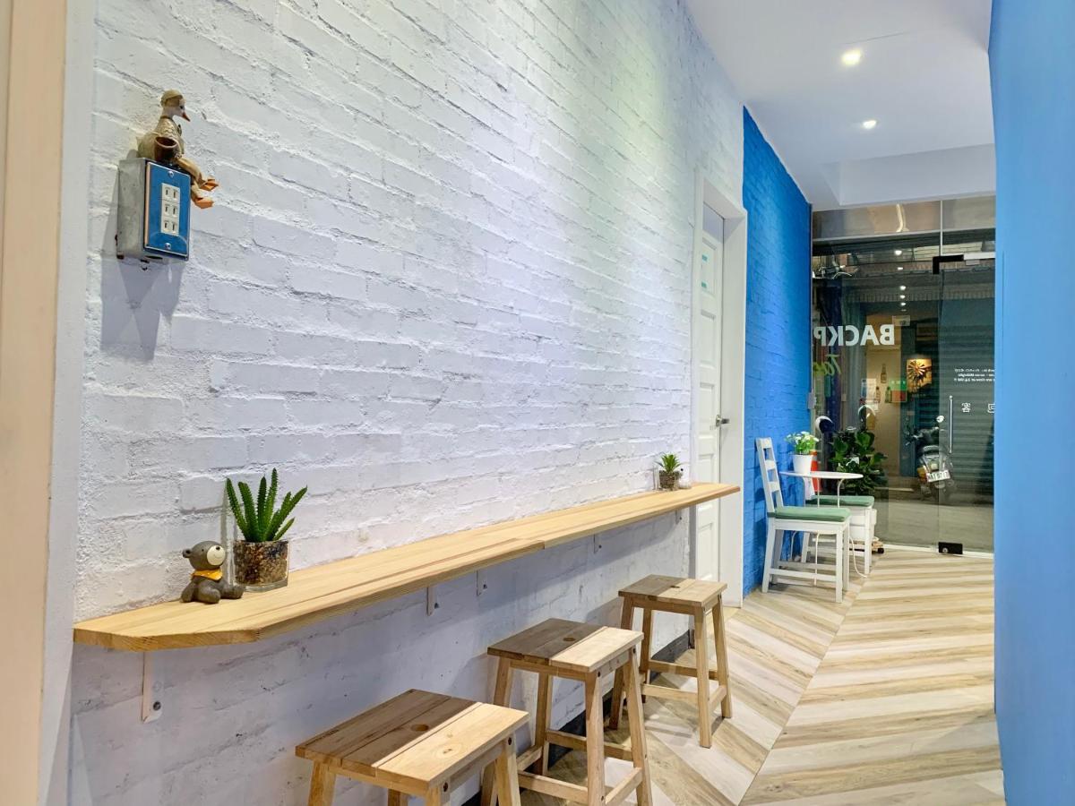 Backpackers' Hostel Taoyuan Airport - Housity