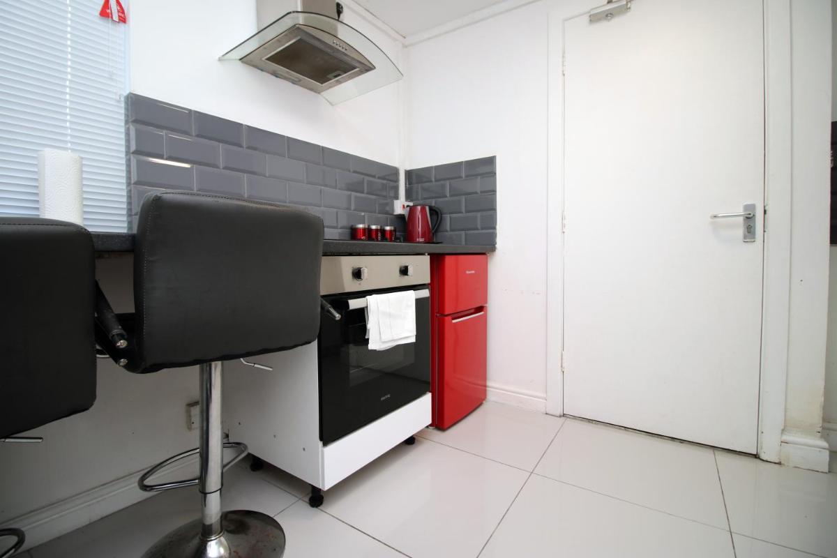 Suitetrails - Lovely Studio Flat With Free Parking - Near to City Center