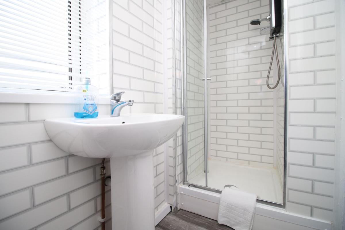 Suitetrails - Lovely Studio Flat With Free Parking - Near to City Center