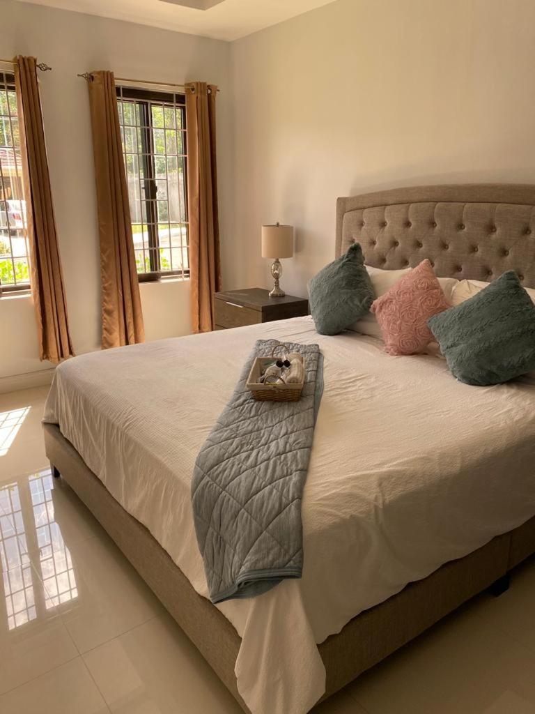 Luxurious Villa Royale- 5 min drive to Ocho Rios - Housity