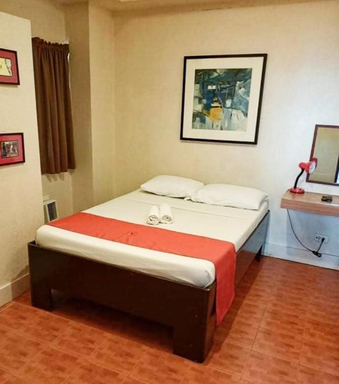 Stonehouse Hotel Quezon City - Housity