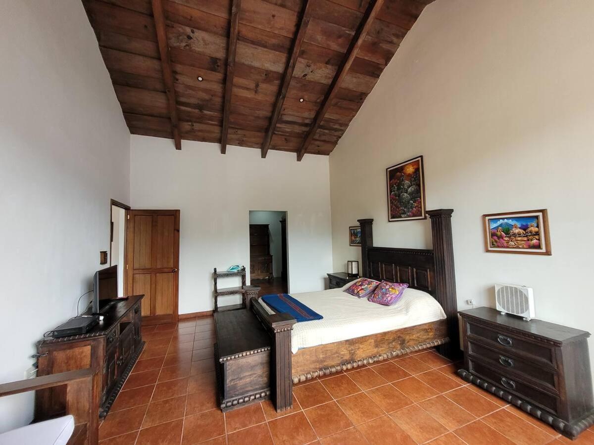 Suitetrails - Amplia casa Antigua Guatemala con pérgola y jardín
