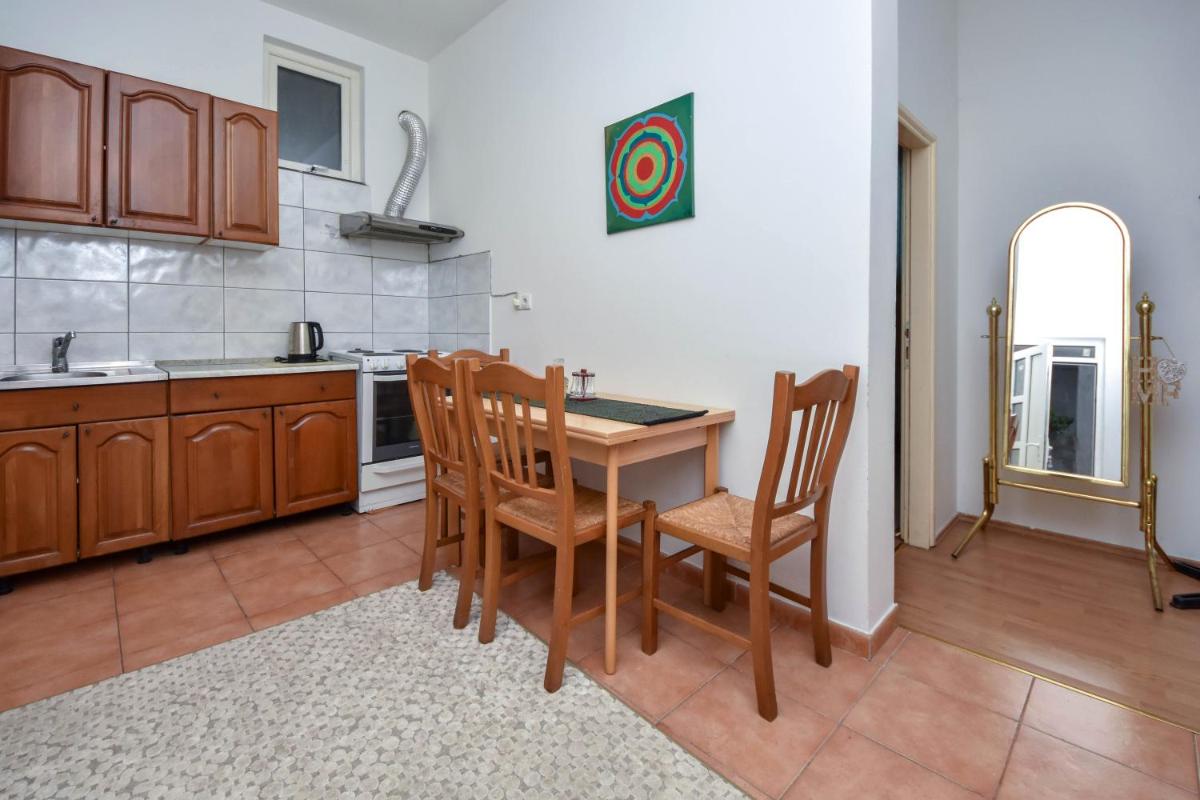 Apartment Studenac - Housity