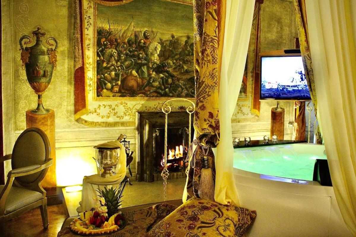 -Luxury Romantic Suite Impero- - Housity