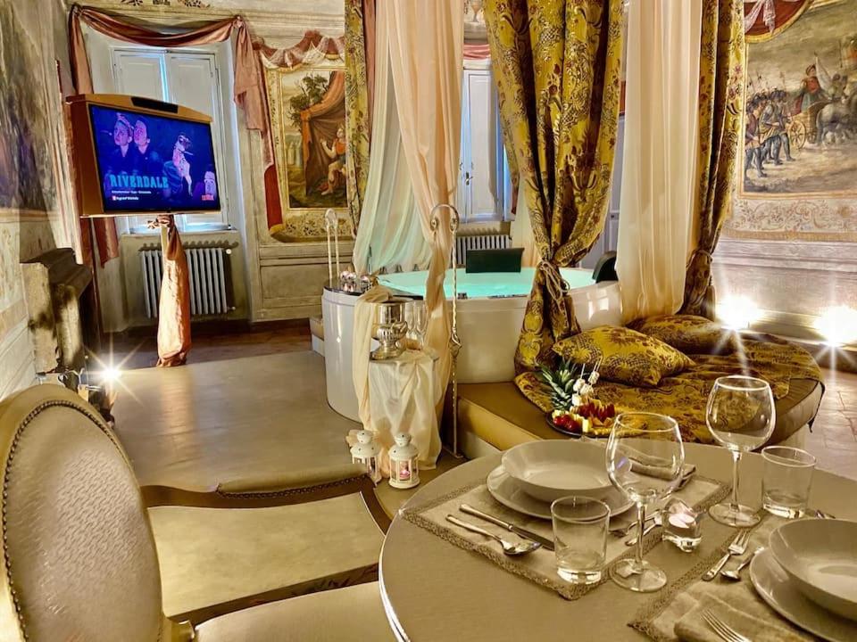 -Luxury Romantic Suite Impero- - Housity