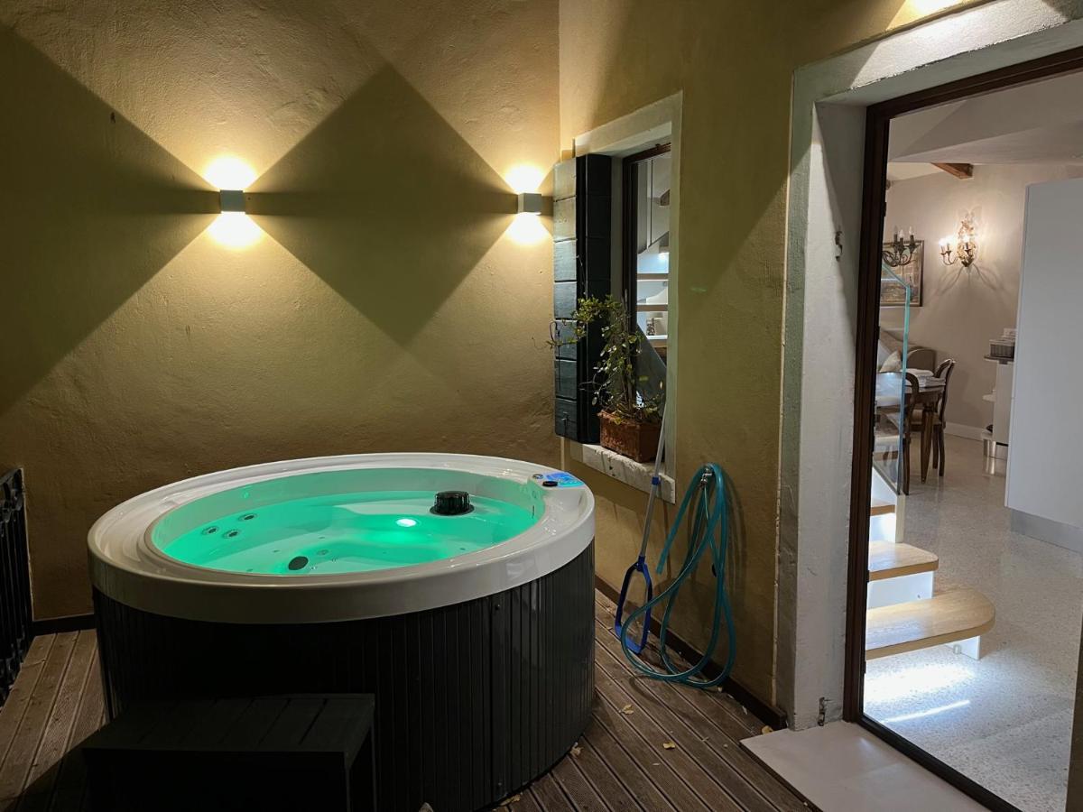Suitetrails - Casa Virginia direct at the canal Cannaregio with own roof terrace